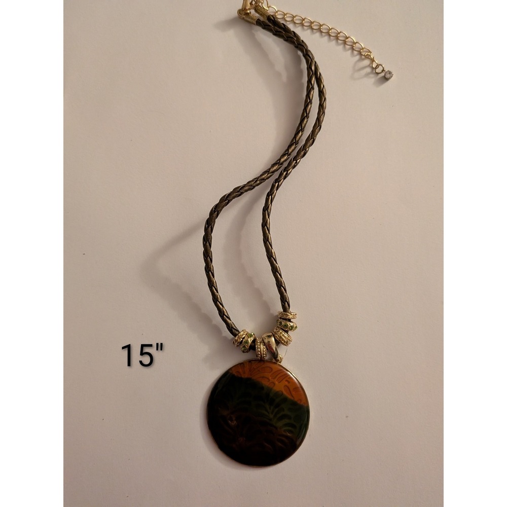 Boho Braided Cord Pendant‎ Necklace Green Amber Floral Disc Gold Tone 15 Inch